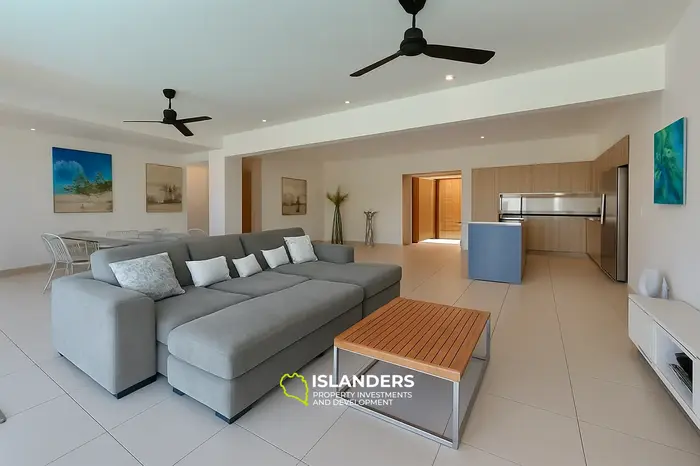 4 Chambres · 4 Salles de bain · 322 m² · Maison