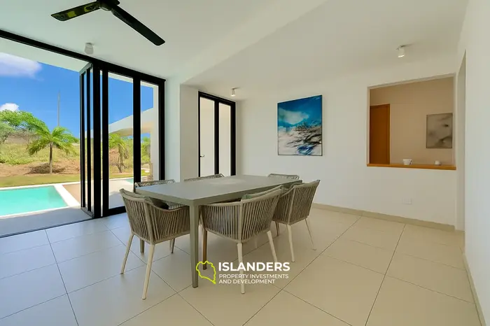 4 Chambres · 4 Salles de bain · 322 m² · Maison