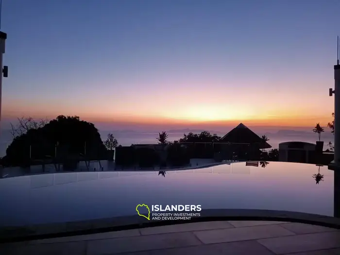 Panoramic 7-bdrm pool villa with fitness center on Angthong Hill (Bang Po)