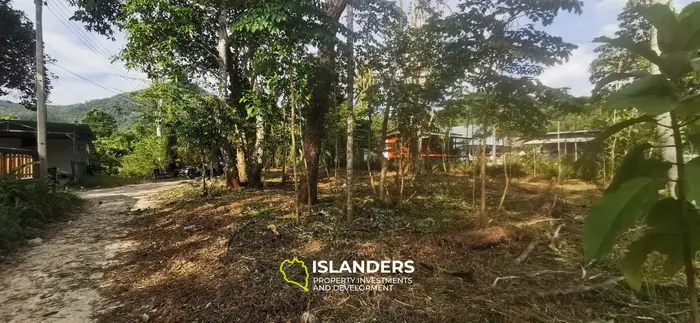 Beautiful flat 680 SqM plot next to a river