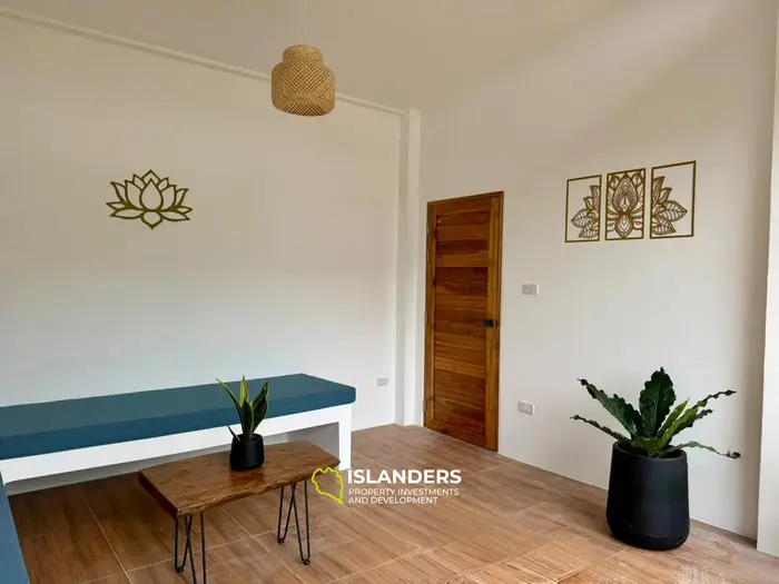 Exclusive Lease Opportunity for devolopment with potential sunset seaview