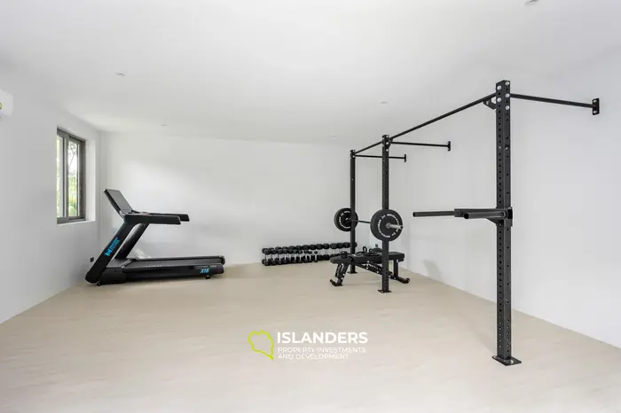 Modern 3-bdrm villa with pool, gym and elevator (Bangrak)