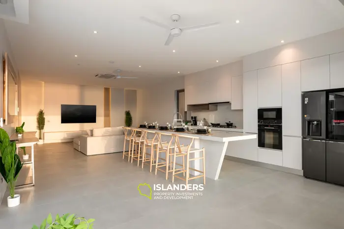 Modern 3-bdrm villa with pool, gym and elevator (Bangrak)