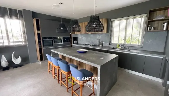 Modern 3-bdrm villa with pool, gym and elevator (Bangrak)