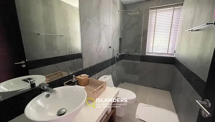 Modern 3-bdrm villa with pool, gym and elevator (Bangrak)