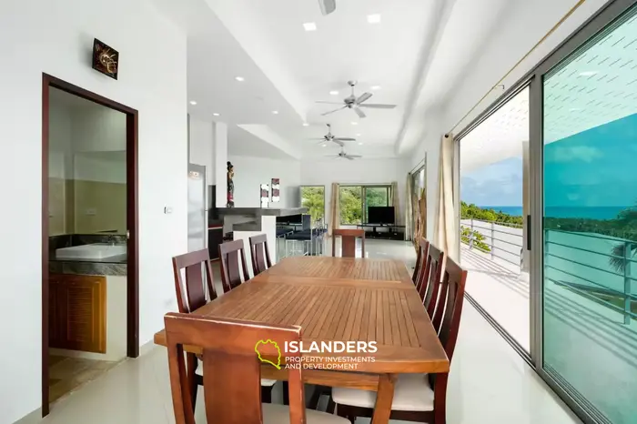 Spacious 5-bdrm pool villa with magnificent bay views (Maenam)