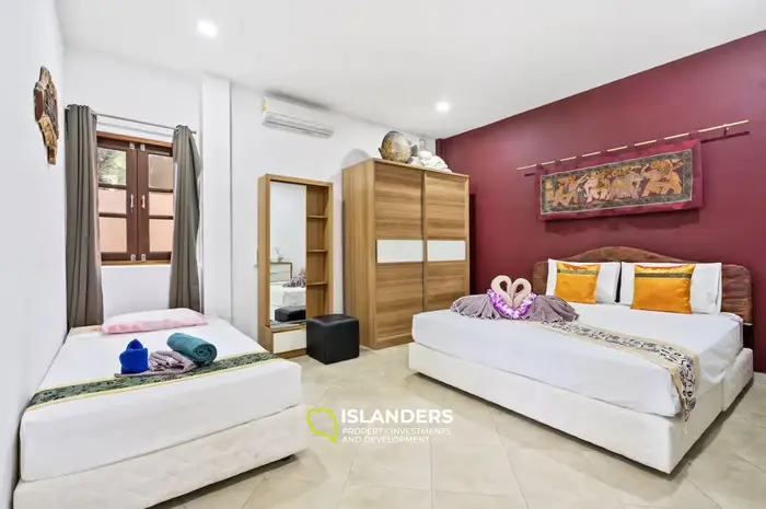 Spacious 5-bdrm pool villa with magnificent bay views (Maenam)