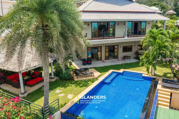 Spacious 5-bdrm pool villa with magnificent bay views (Maenam)