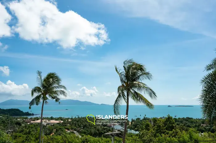 Spacious 5-bdrm pool villa with magnificent bay views (Maenam)