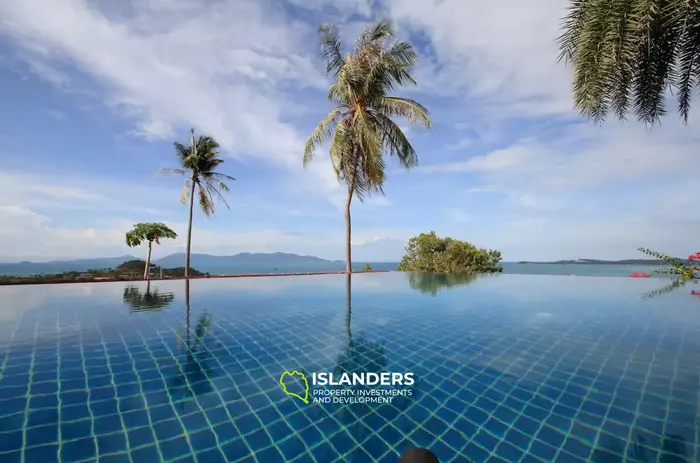 Spacious 5-bdrm pool villa with magnificent bay views (Maenam)