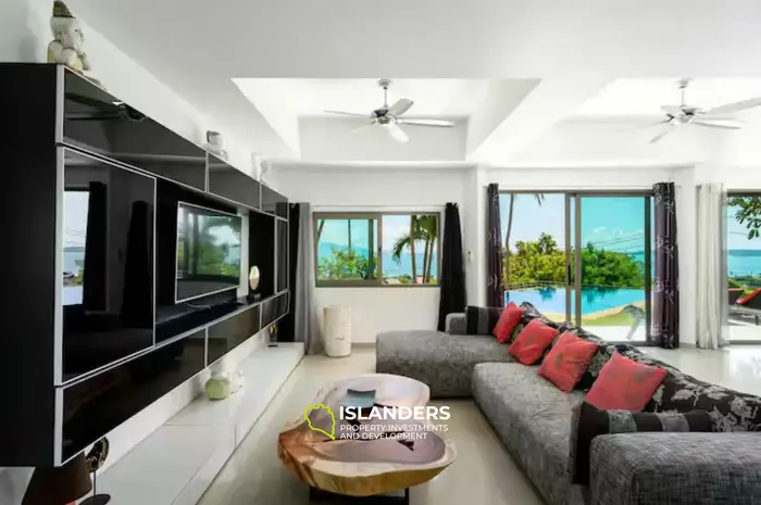 Spacious 5-bdrm pool villa with magnificent bay views (Maenam)