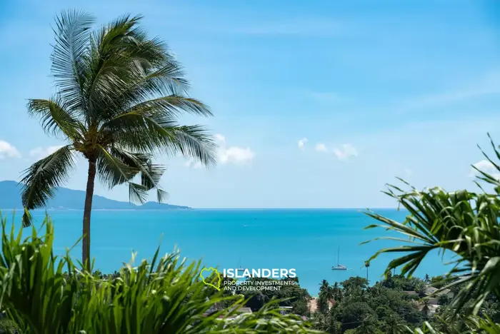 Spacious 5-bdrm pool villa with magnificent bay views (Maenam)