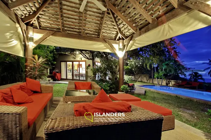 Spacious 5-bdrm pool villa with magnificent bay views (Maenam)