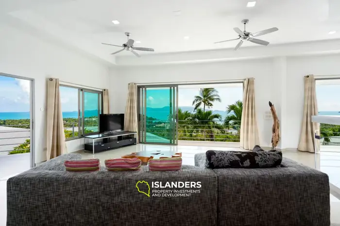 Spacious 5-bdrm pool villa with magnificent bay views (Maenam)