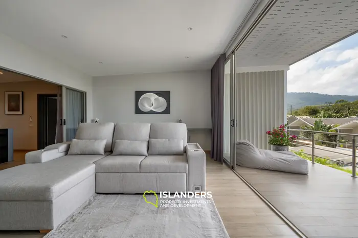 4-bdrm poll villa with sea view from the spacious third lfoor terrace (Ban Tai)