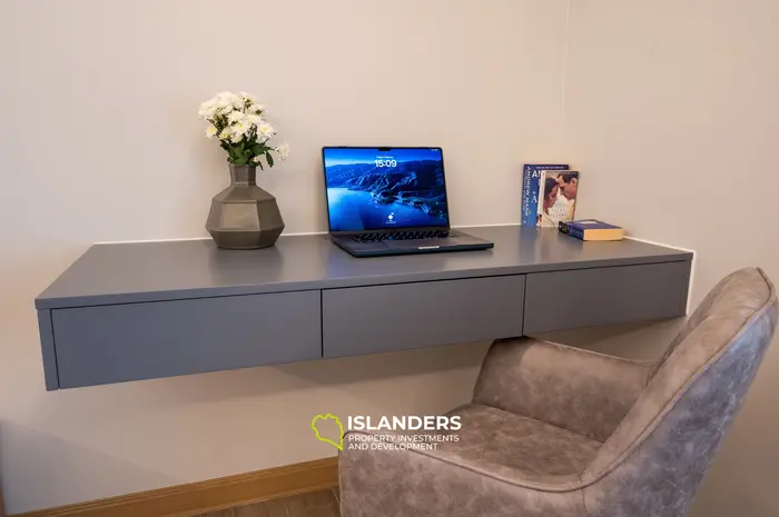 4-bdrm poll villa with sea view from the spacious third lfoor terrace (Ban Tai)