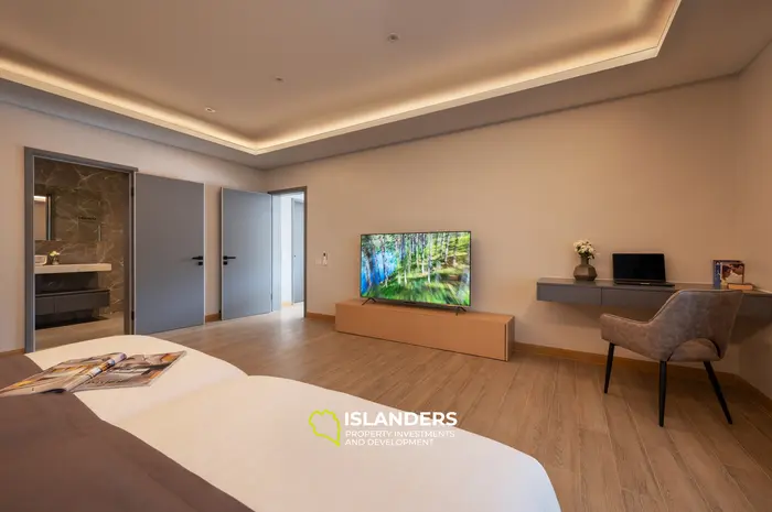 4-bdrm poll villa with sea view from the spacious third lfoor terrace (Ban Tai)