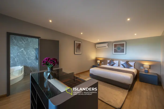 4-bdrm poll villa with sea view from the spacious third lfoor terrace (Ban Tai)