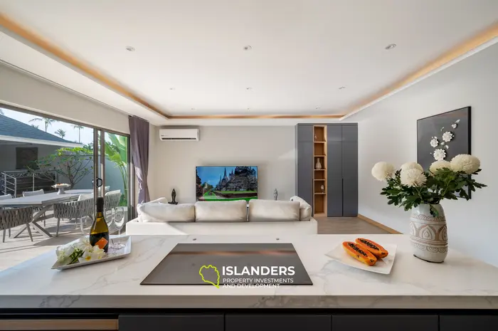 4-bdrm poll villa with sea view from the spacious third lfoor terrace (Ban Tai)