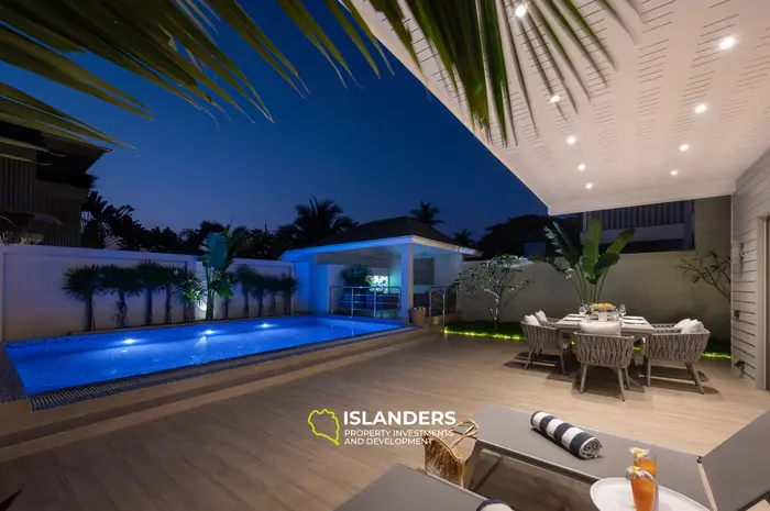 4-bdrm poll villa with sea view from the spacious third lfoor terrace (Ban Tai)