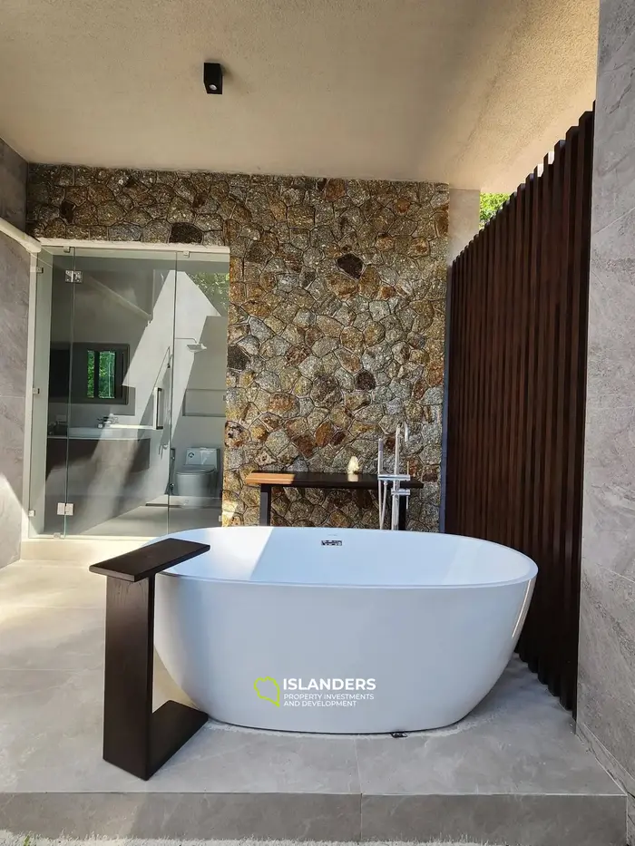 3-bdrm tropical pool villa (Maenam)