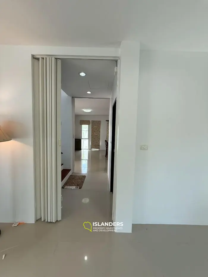 Two-story 3-bdrm villa surrounded by coconut gardens (Taling Ngam)