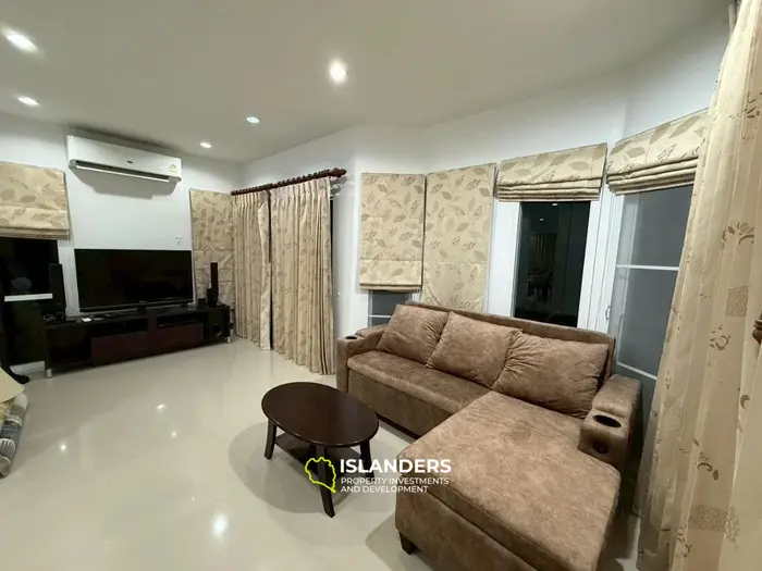 Two-story 3-bdrm villa surrounded by coconut gardens (Taling Ngam)