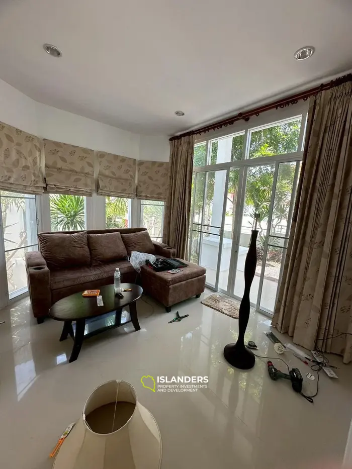 Two-story 3-bdrm villa surrounded by coconut gardens (Taling Ngam)