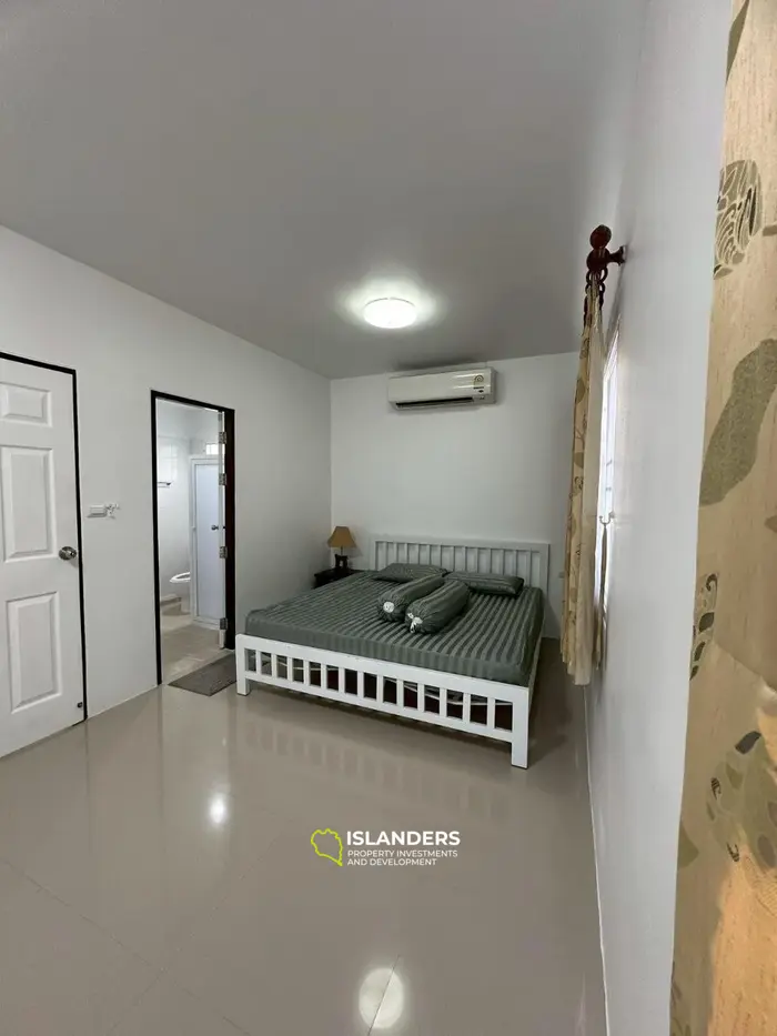 Two-story 3-bdrm villa surrounded by coconut gardens (Taling Ngam)