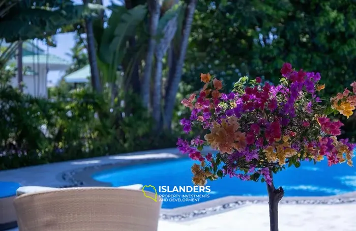 Seaside pool villa with 4 bdrm and an office in a quiet area (Lamai)