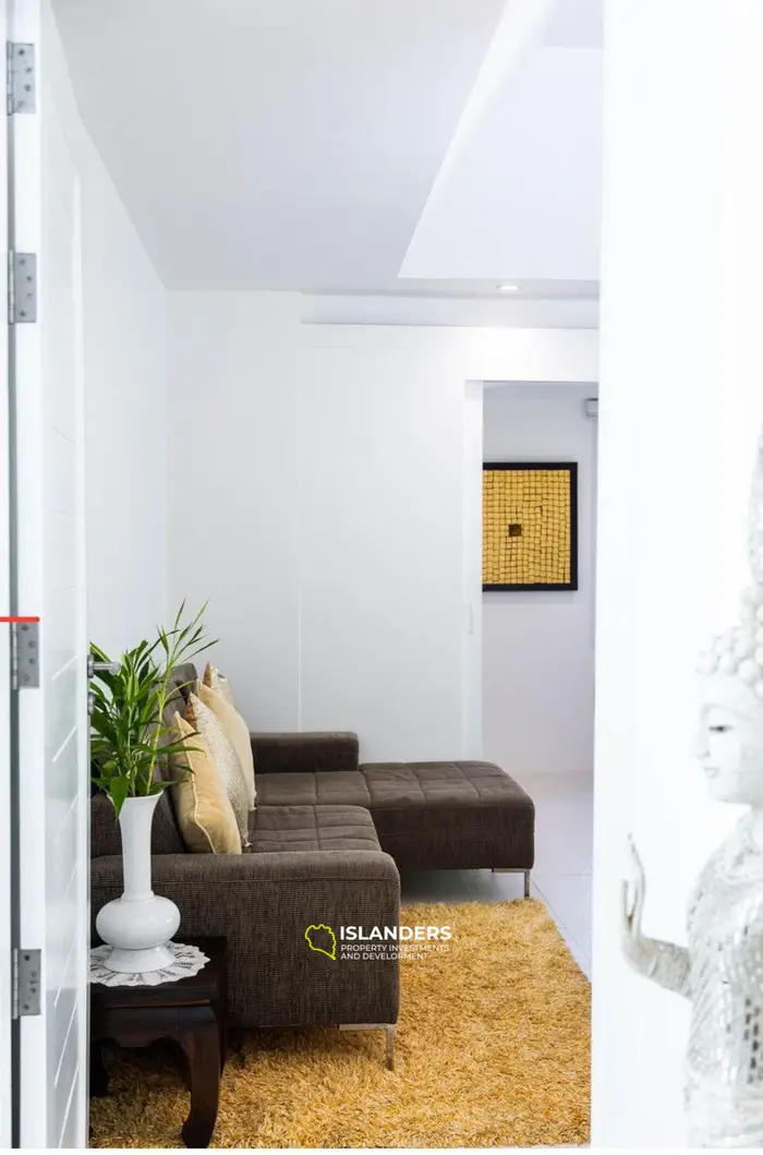 Seaside pool villa with 4 bdrm and an office in a quiet area (Lamai)