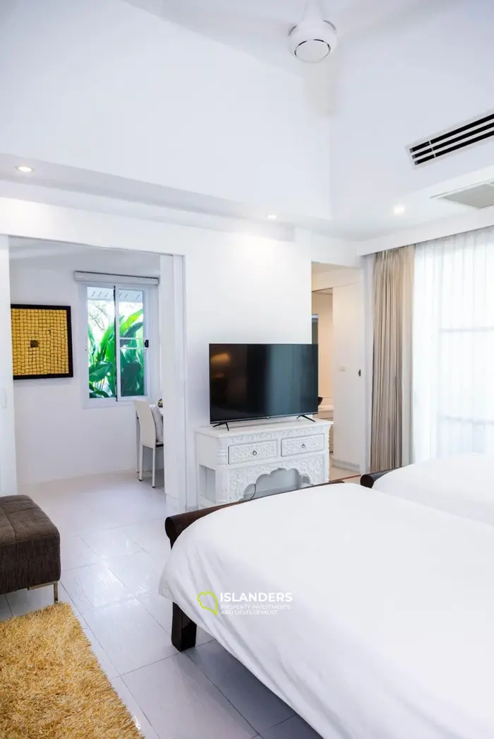 Seaside pool villa with 4 bdrm and an office in a quiet area (Lamai)