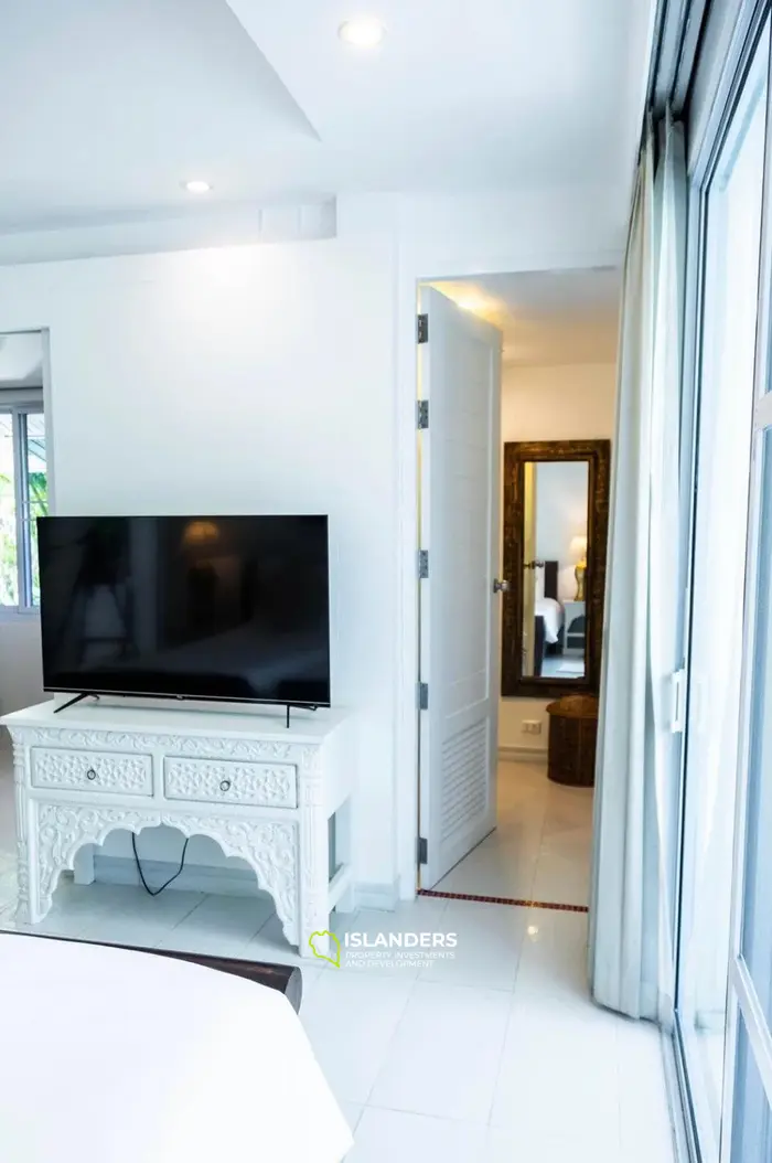 Seaside pool villa with 4 bdrm and an office in a quiet area (Lamai)