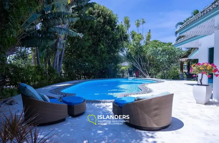 Seaside pool villa with 4 bdrm and an office in a quiet area (Lamai)