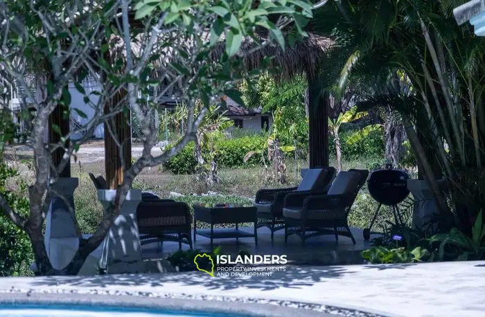 Seaside pool villa with 4 bdrm and an office in a quiet area (Lamai)