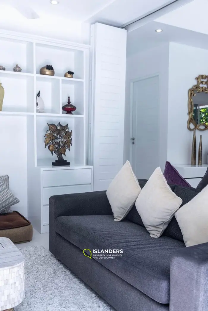 Seaside pool villa with 4 bdrm and an office in a quiet area (Lamai)