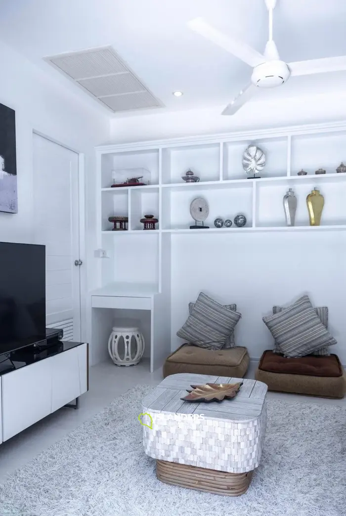 Seaside pool villa with 4 bdrm and an office in a quiet area (Lamai)