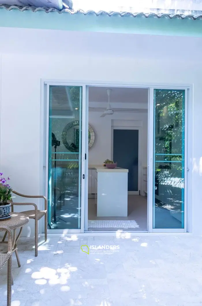 Seaside pool villa with 4 bdrm and an office in a quiet area (Lamai)