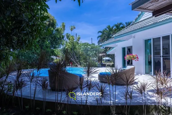 Seaside pool villa with 4 bdrm and an office in a quiet area (Lamai)