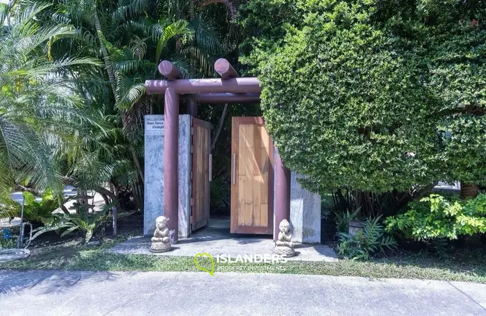 Seaside pool villa with 4 bdrm and an office in a quiet area (Lamai)