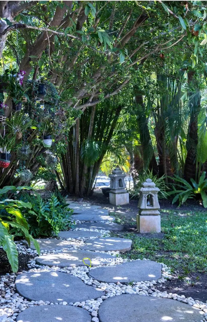 Seaside pool villa with 4 bdrm and an office in a quiet area (Lamai)