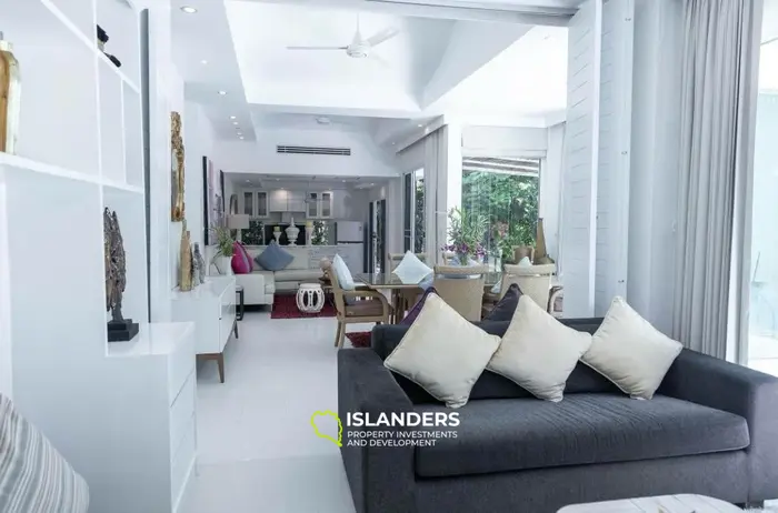 Seaside pool villa with 4 bdrm and an office in a quiet area (Lamai)