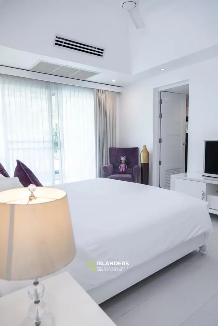 Seaside pool villa with 4 bdrm and an office in a quiet area (Lamai)