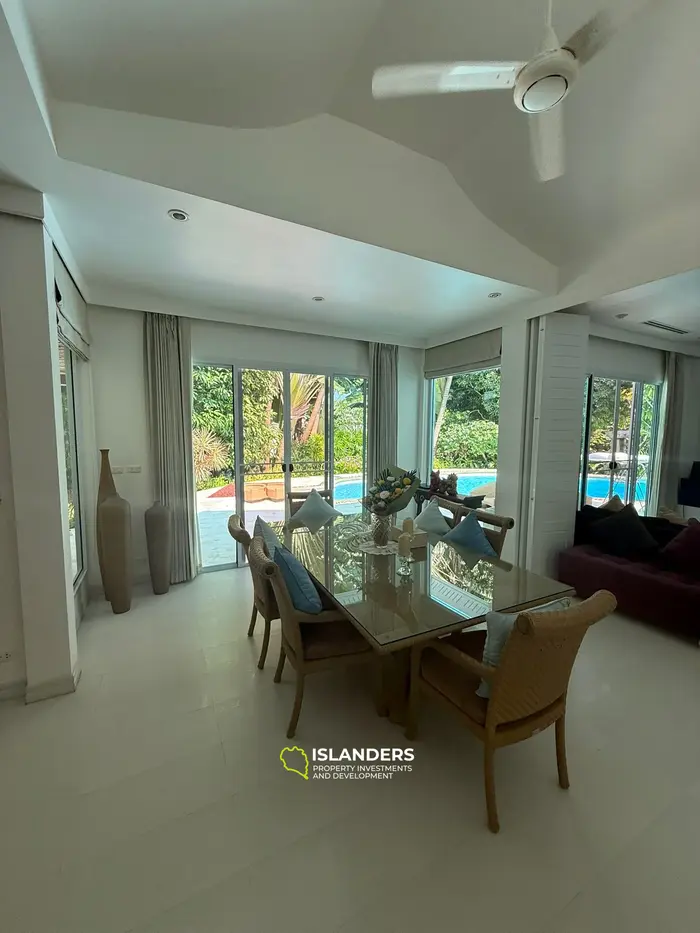Strandvilla mit 4 Schlafzimmern und einem Büro in einer ruhigen Gegend (Lamai)