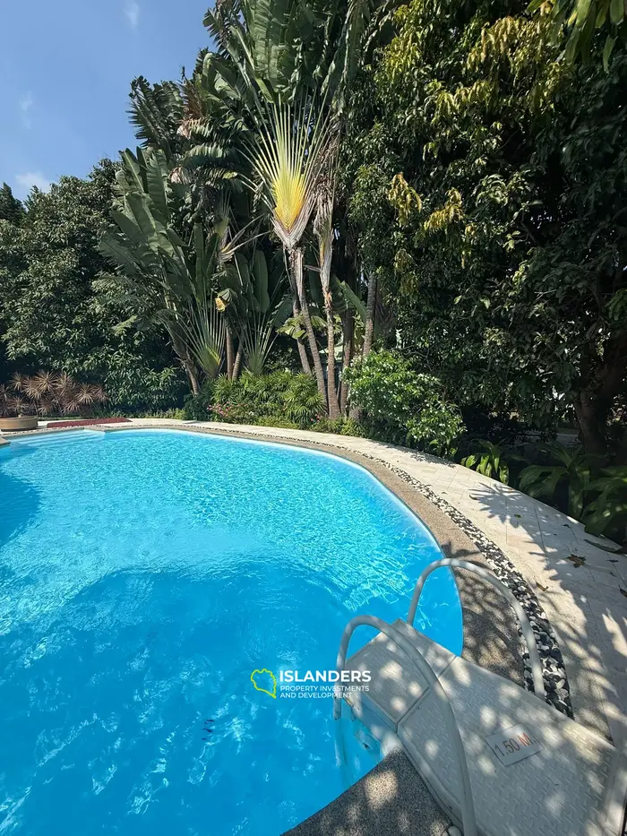 Strandvilla mit 4 Schlafzimmern und einem Büro in einer ruhigen Gegend (Lamai)