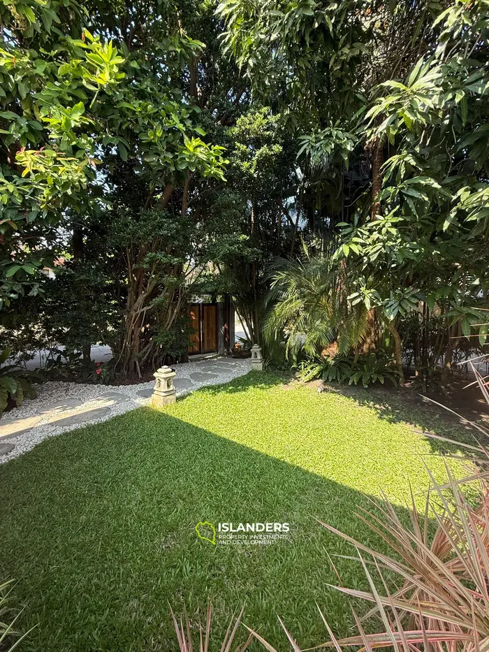 Strandvilla mit 4 Schlafzimmern und einem Büro in einer ruhigen Gegend (Lamai)