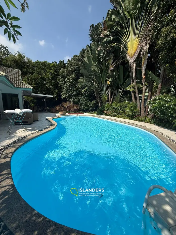 Strandvilla mit 4 Schlafzimmern und einem Büro in einer ruhigen Gegend (Lamai)