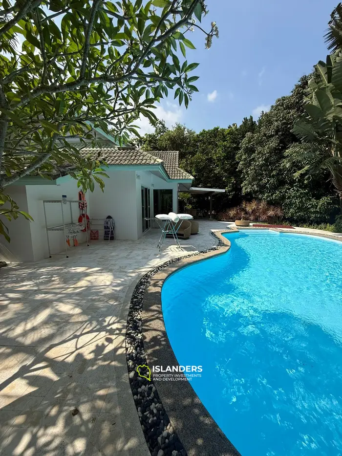 Strandvilla mit 4 Schlafzimmern und einem Büro in einer ruhigen Gegend (Lamai)