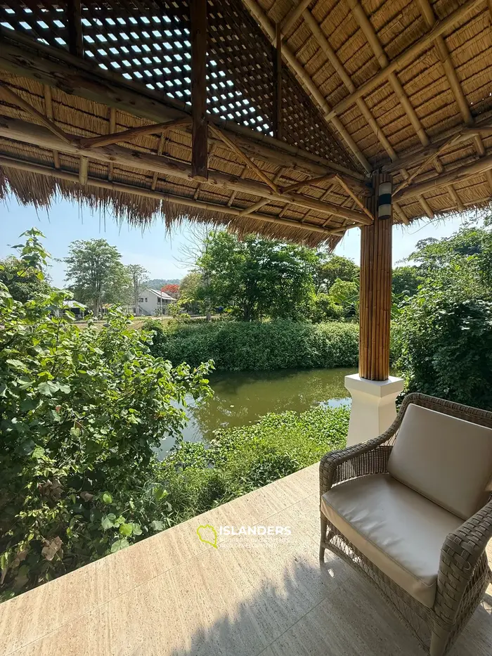 Strandvilla mit 4 Schlafzimmern und einem Büro in einer ruhigen Gegend (Lamai)