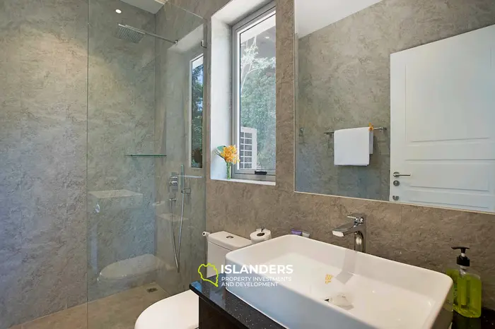 4 bdrm pool villa with direct beach access (Plai Laem)